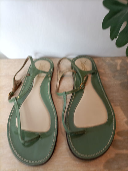 SAINT LAURENT. Sandalia plana verde. T 37