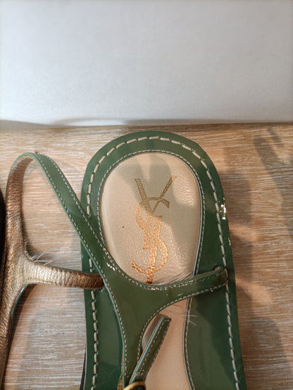 SAINT LAURENT. Sandalia plana verde. T 37