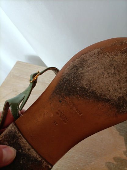 SAINT LAURENT. Sandalia plana verde. T 37