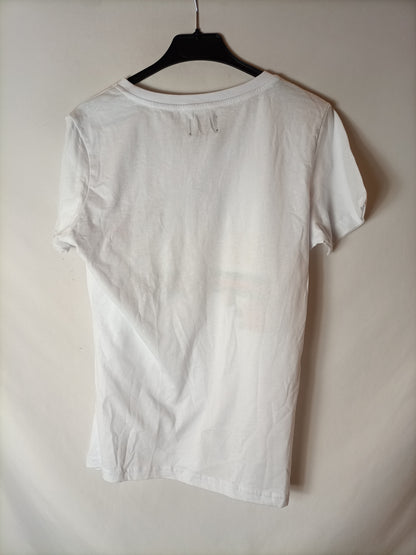 BERLIN DESINGS. Camiseta blanca letras. T L