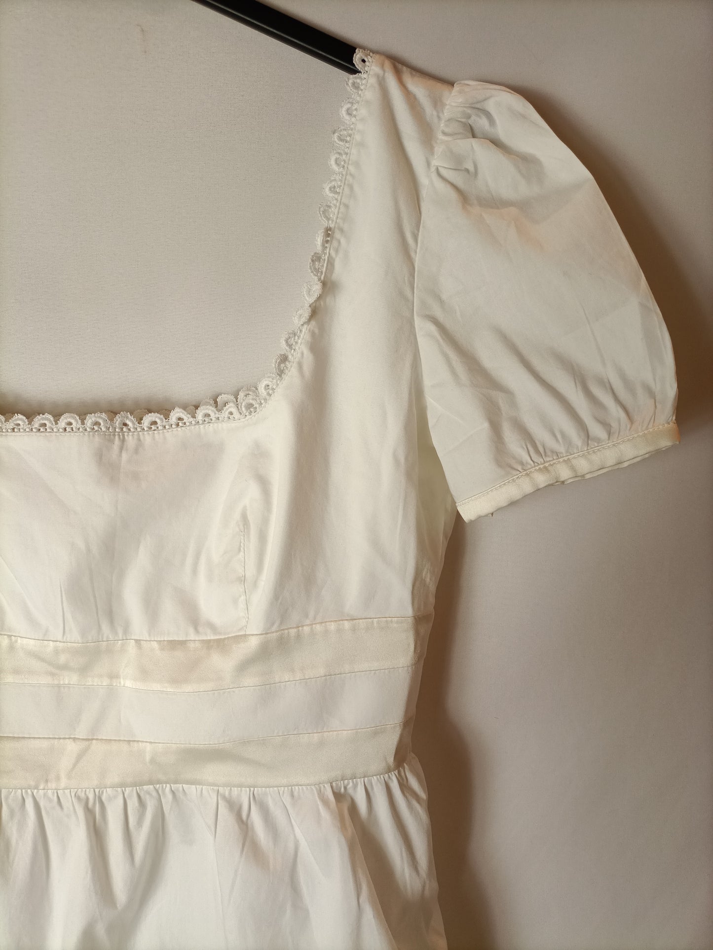 VALENTINO. White top with a detailed neckline. Size 40