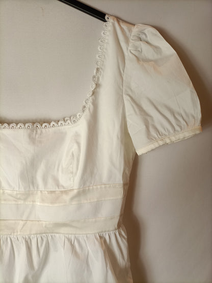VALENTINO. White top with a detailed neckline. Size 40