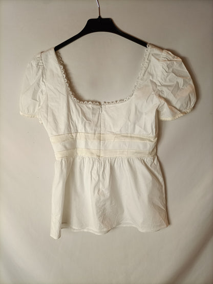 VALENTINO. White top with a detailed neckline. Size 40