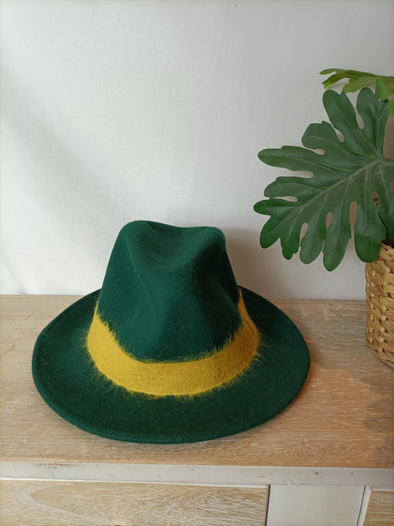 BIMBA Y LOLA. sombrero verde paño
