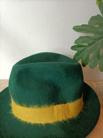 BIMBA Y LOLA. sombrero verde paño