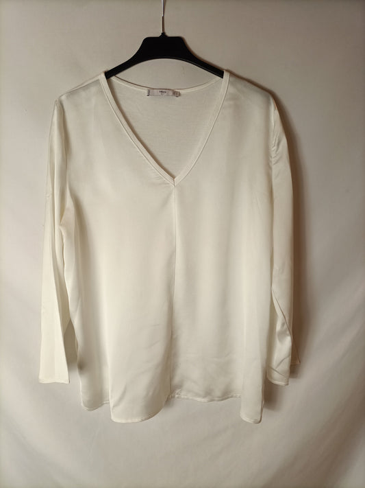 MANGO. Top manga larga blanco satinado. T L