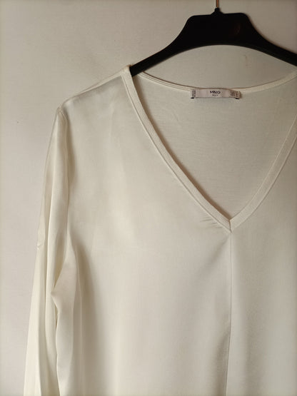 MANGO. Top manga larga blanco satinado. T L