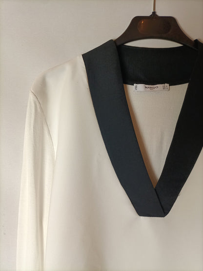 MANGO. Blusa blanca doble textura. T M