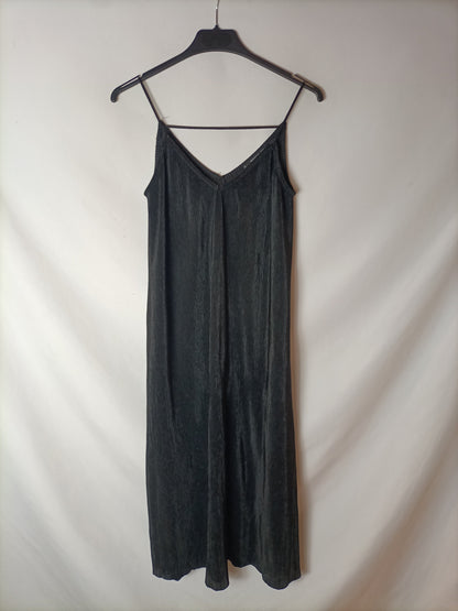 MANGO. Vestido midi negro plisado. T XS