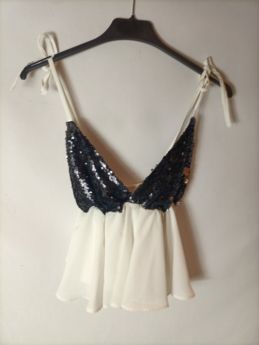 THE ARE. Top blanco lentejuelas negras. T XS/S