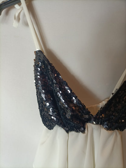 THE ARE. Top blanco lentejuelas negras. T XS/S