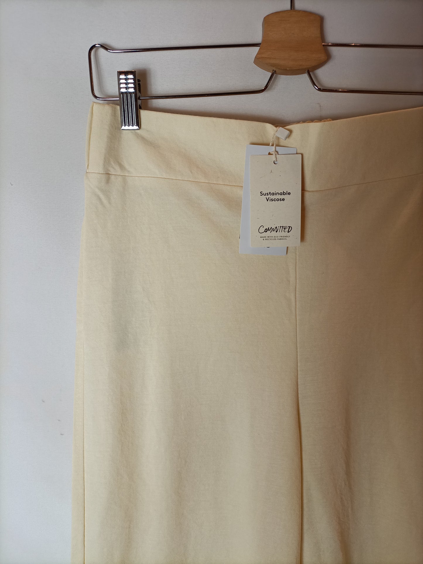MANGO. Pantalón beige culotte T.m