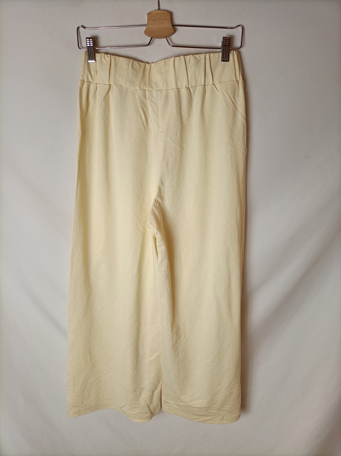 MANGO. Pantalón beige culotte T.m