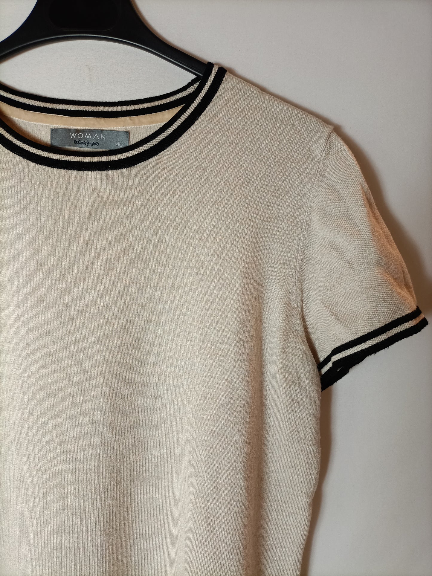 EL CORTE INGLÉS. Top punto beige raya T.40