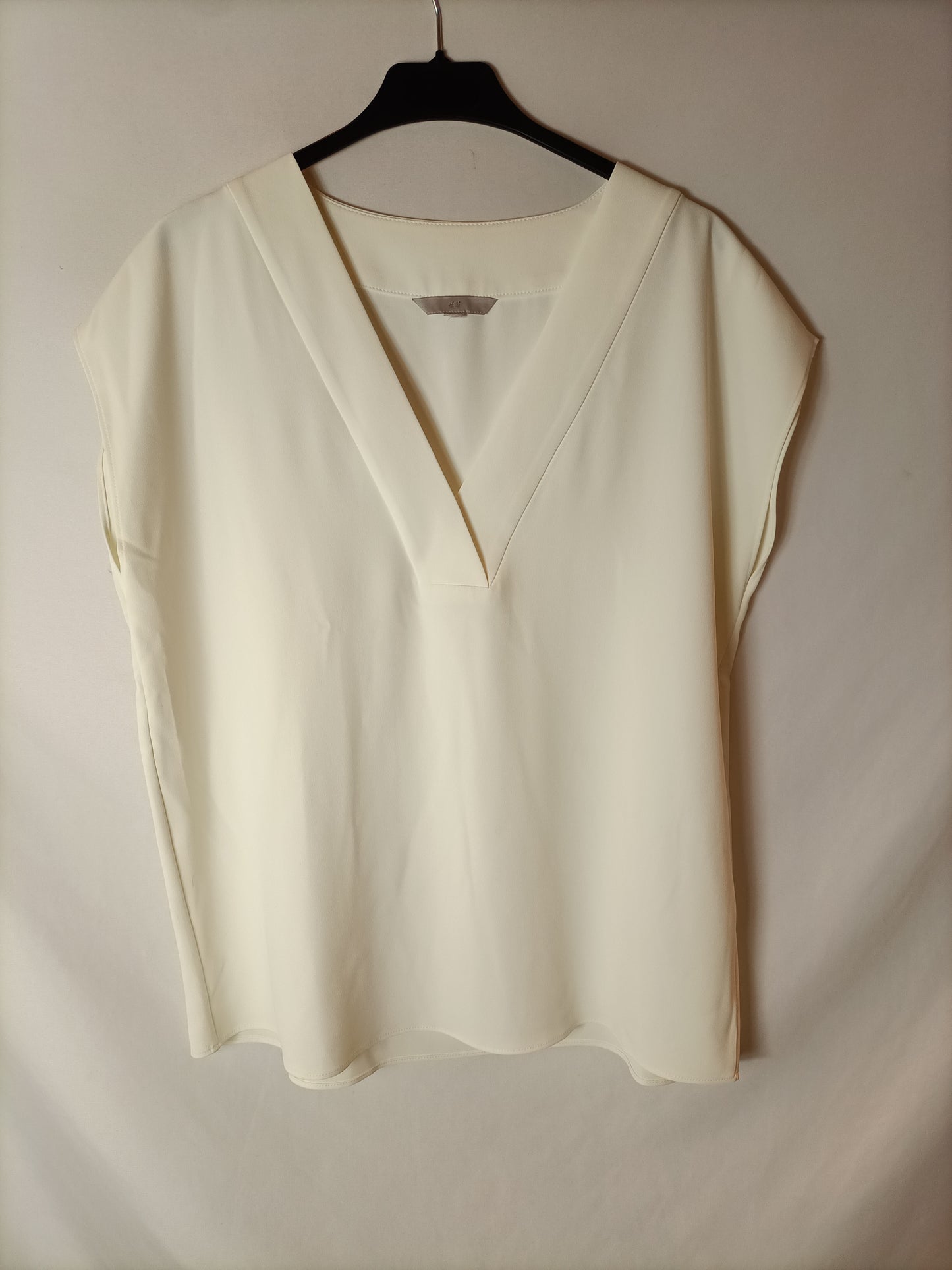 H&M. Blusa fluida blanco roto T.u(L)
