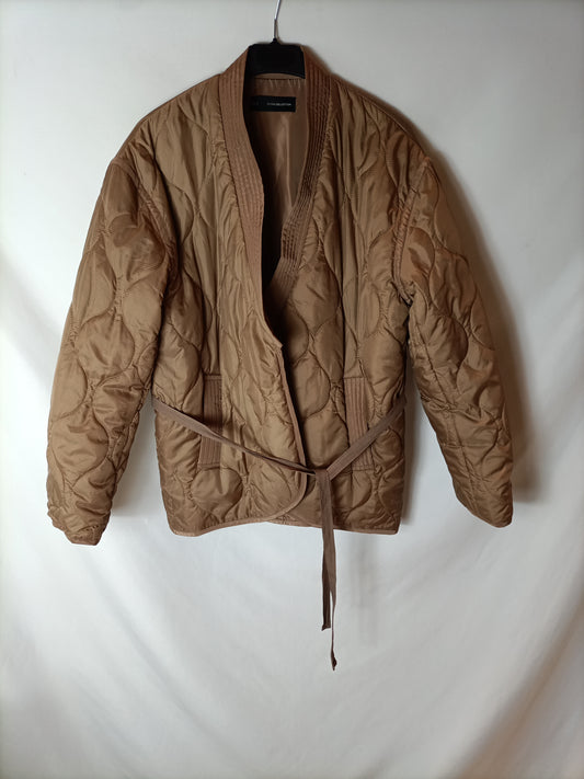 SFERA. Chaqueta acolchada cinturón. T M