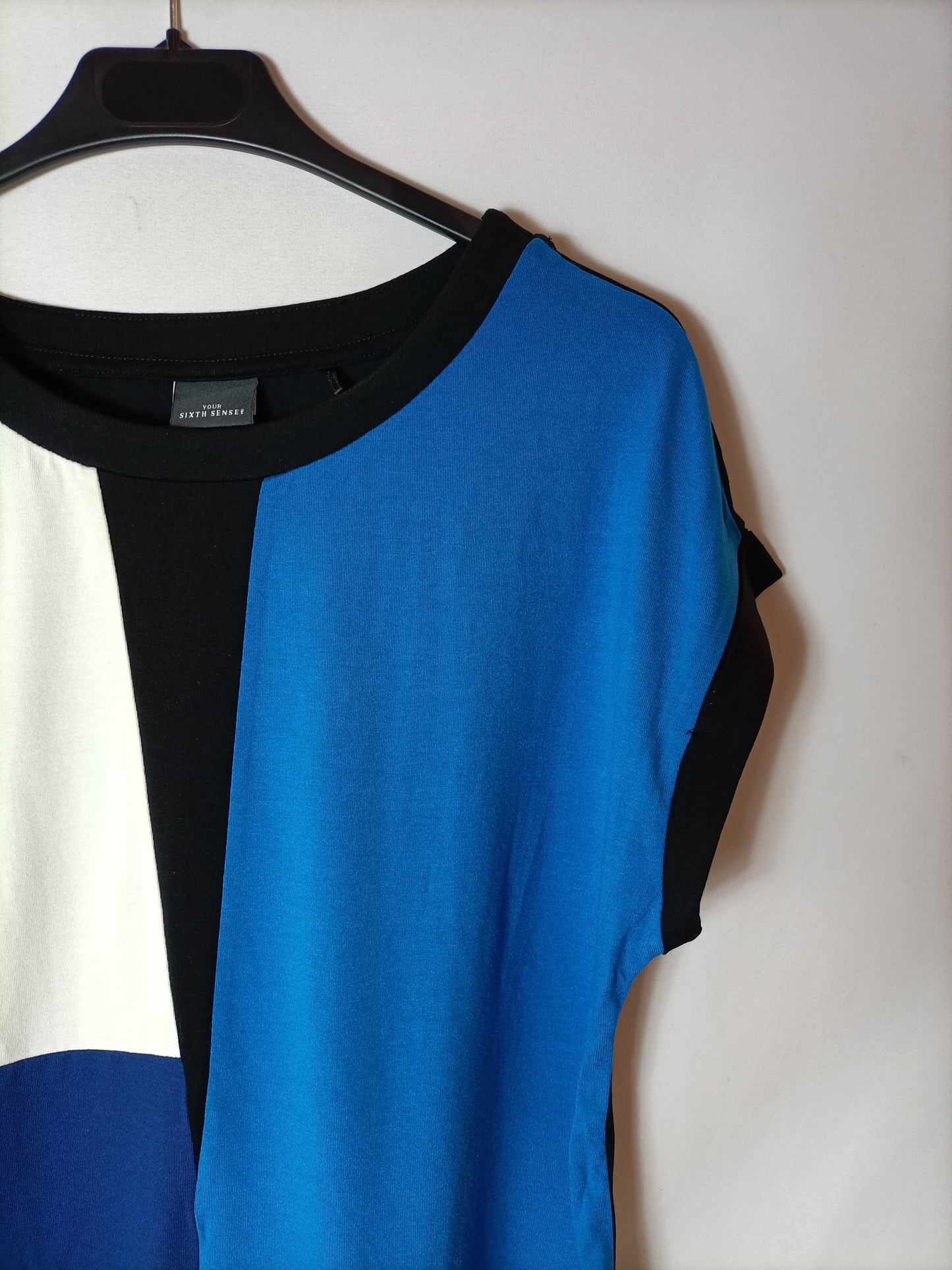 C&A. Top negro y azules. T. 38