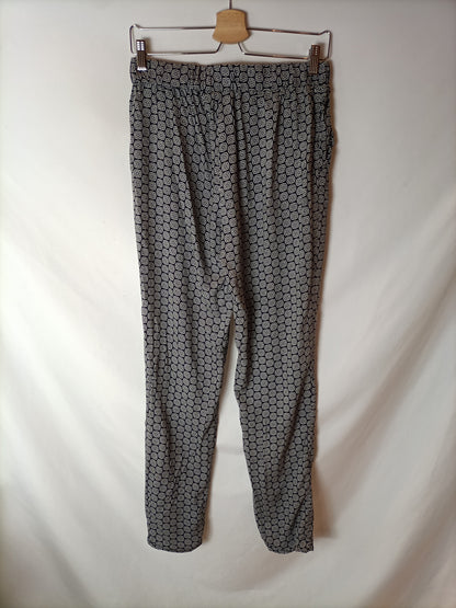 C&A. Pantalón fluido negro y blanco. T 38