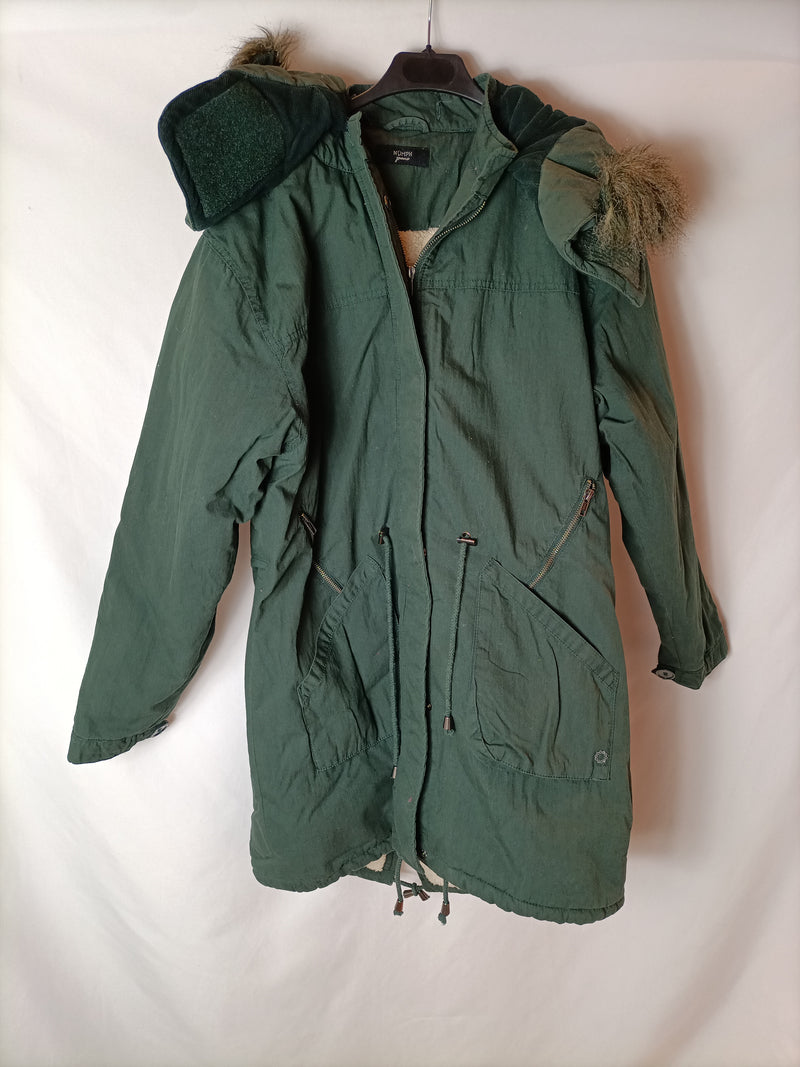 NÜMPH. Abrigo verde capucha T.40