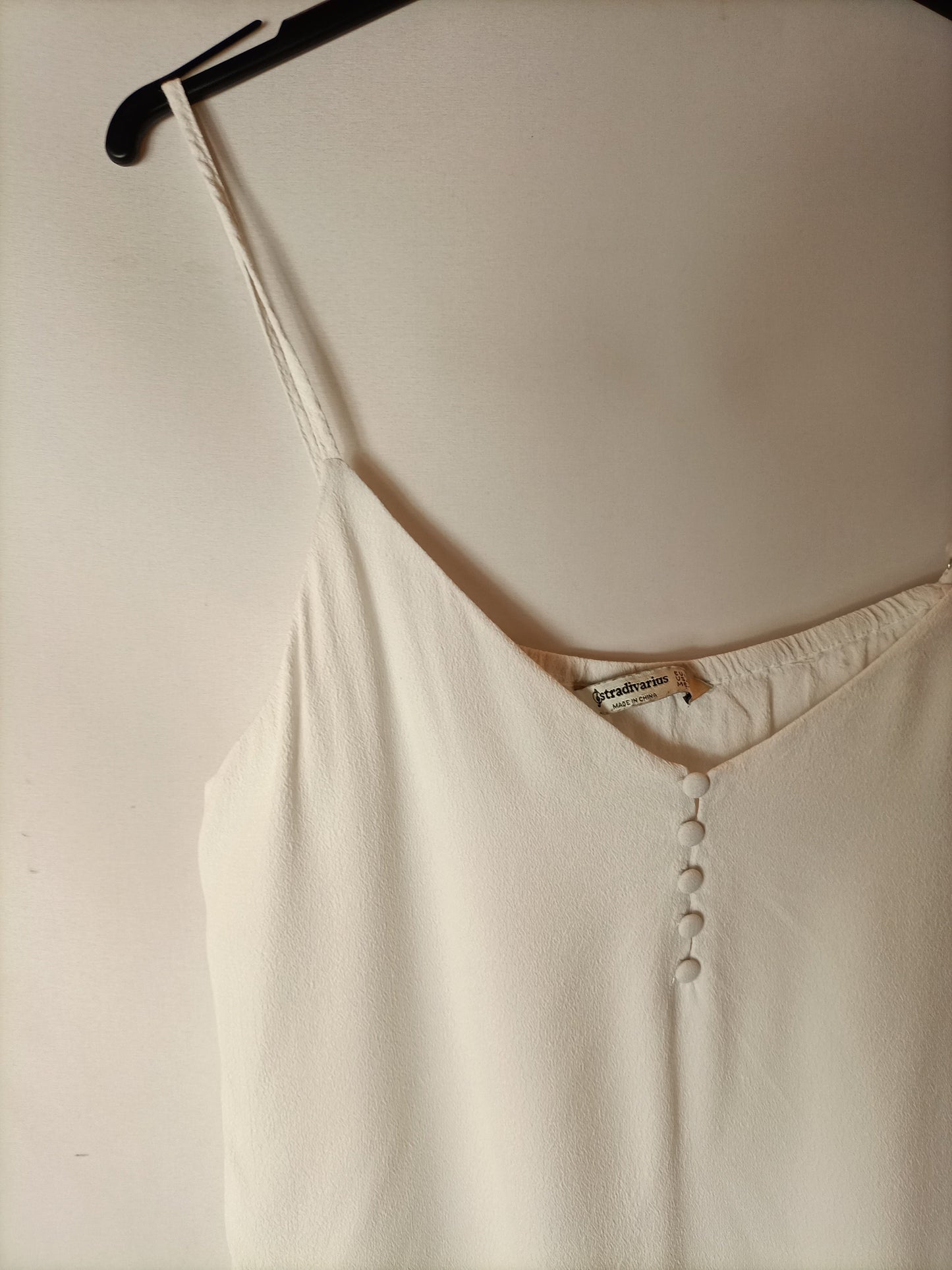 STRADIVARIUS. Top blanco botones T.l
