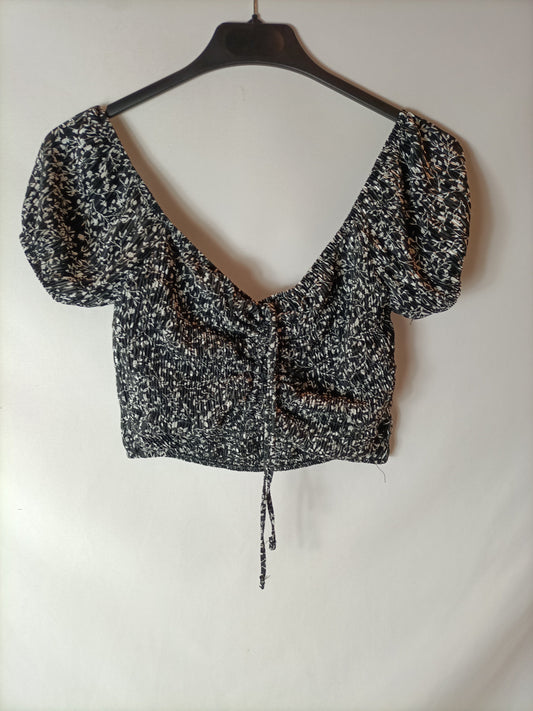 PULL&BEAR. Top flores nido de abeja T.m