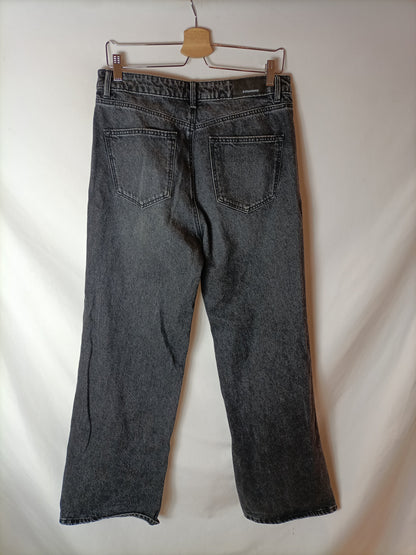 STRADIVARIUS. Pantalón negro ancho T.40