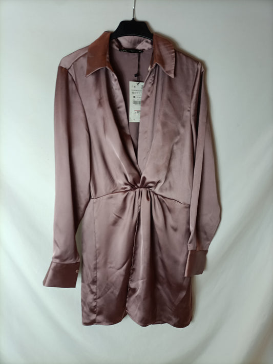 ZARA. Vestido corto satinado. T XS (tara)