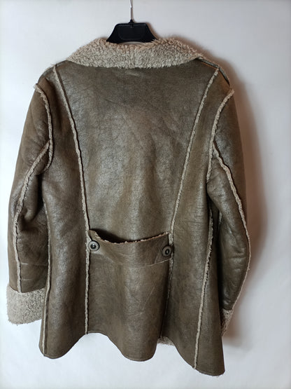 JAVIER SIMORRA. Abrigo color ocre borrego. T 40