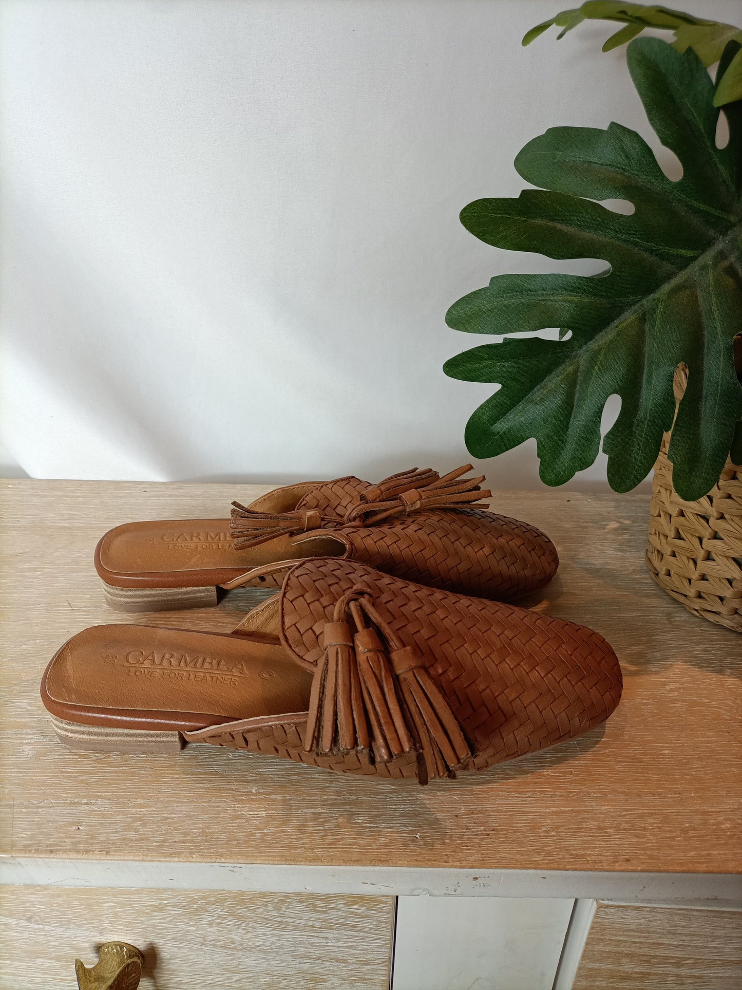 CARMELA. Mules camel trenzado T.38