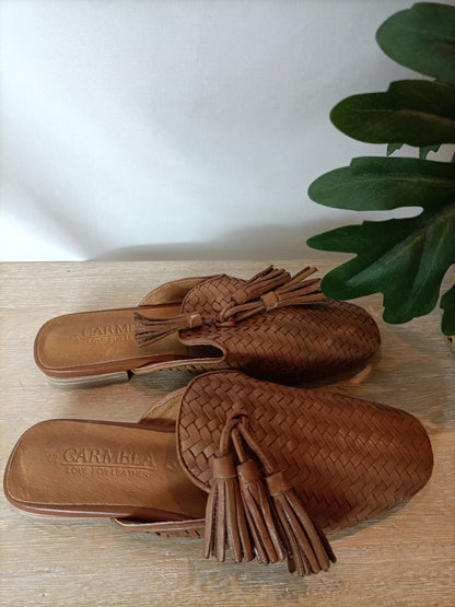 CARMELA. Mules camel trenzado T.38