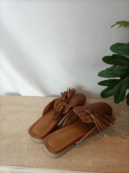 CARMELA. Mules camel trenzado T.38