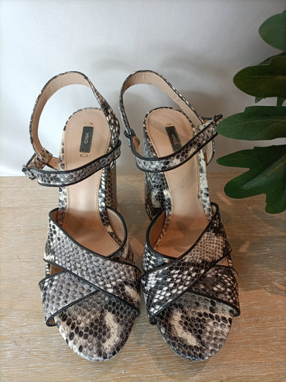 MANGO. Plataforma animal print T.38