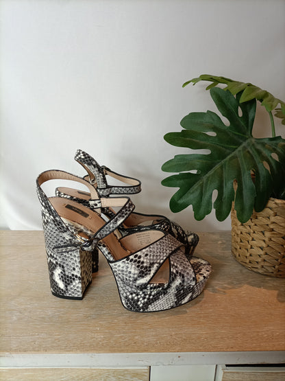 MANGO. Plataforma animal print T.38