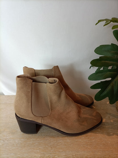 JUSTFAB. Botines beige T.38