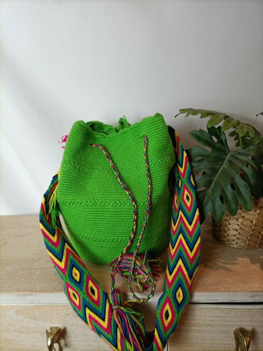 OTRAS. Bolso verde asa colores