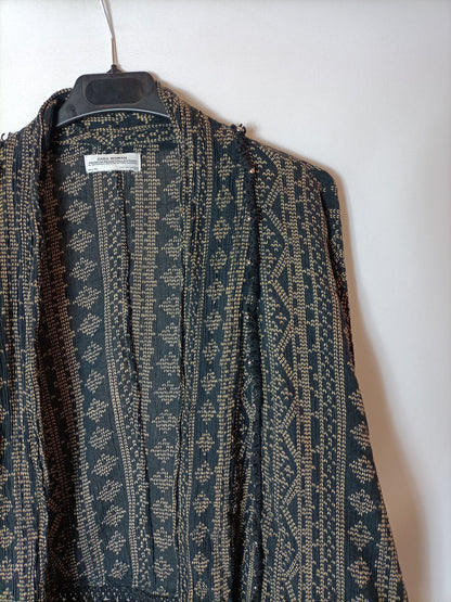 ZARA. Chaqueta/kimono negra estampada. T M