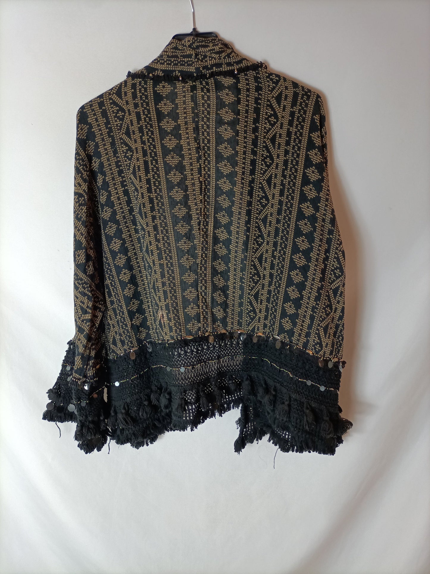 ZARA. Chaqueta/kimono negra estampada. T M