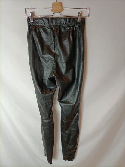 H&amp;M. Black leatherette leggings. T 38
