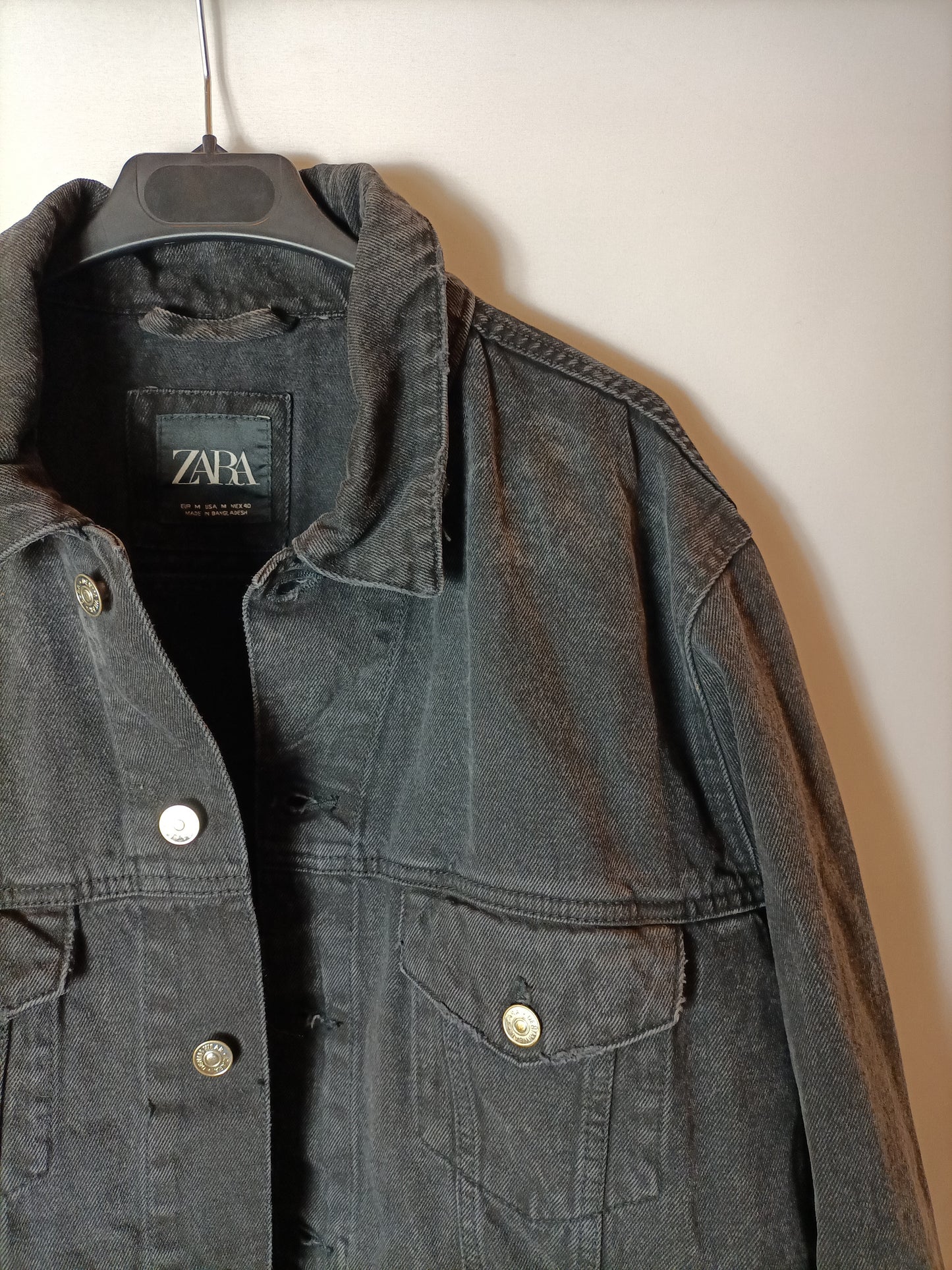 ZARA. Denim jacket with pattern. TM