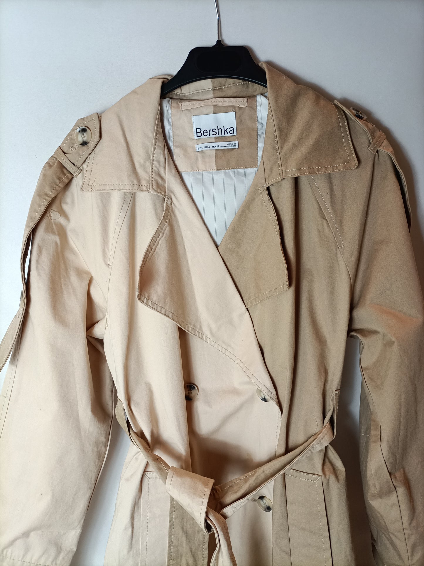 BERSHKA. Gabardina larga bicolor. T S