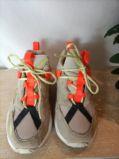 REEBOK. Zapatillas beige detalles flúor T.37