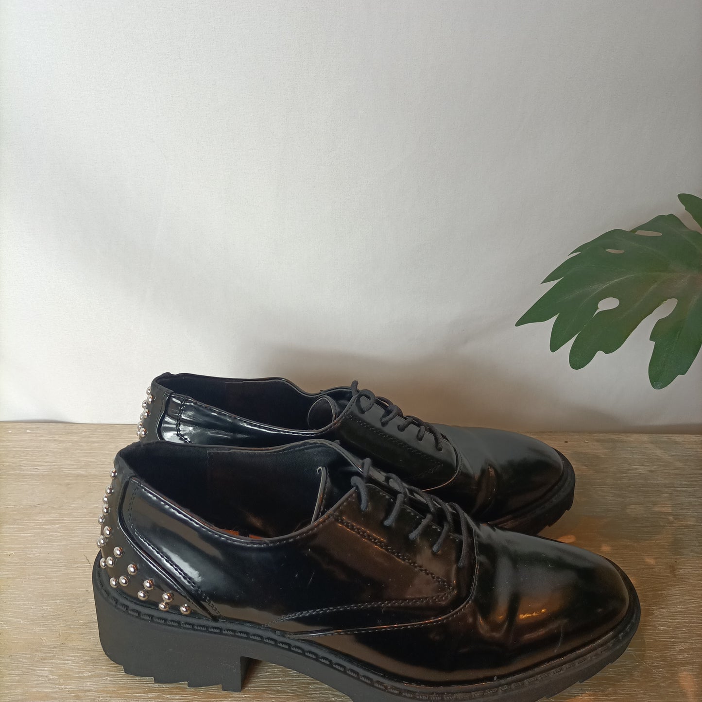 ZARA. Zapatos negro tachuelas T.36