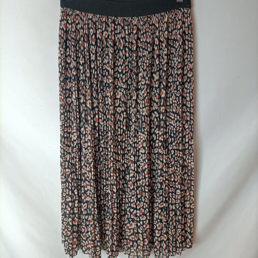 OTHERS. Animal print pleated skirt. TM