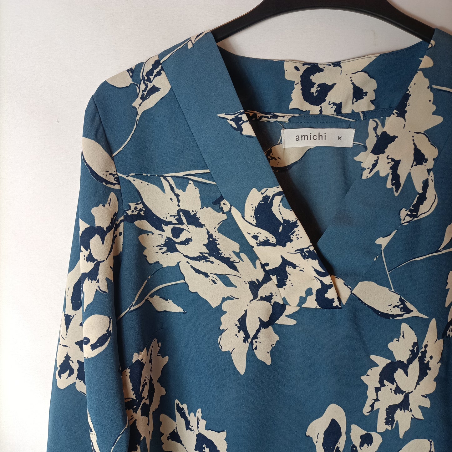 AMICHI. Blue printed blouse. TM