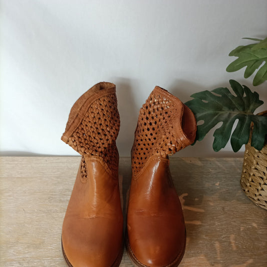 LEVI´S. Botines camel rejilla. T 38 (Tara)