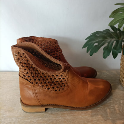 LEVI´S. Botines camel rejilla. T 38 (Tara)