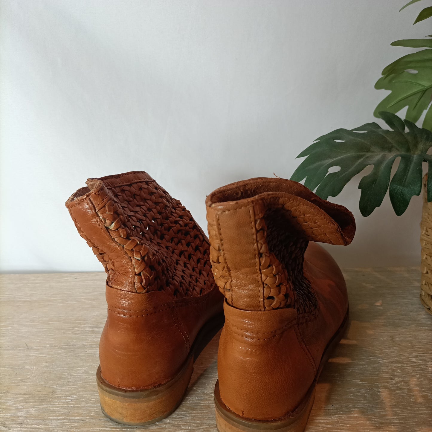 LEVI´S. Botines camel rejilla. T 38 (Tara)