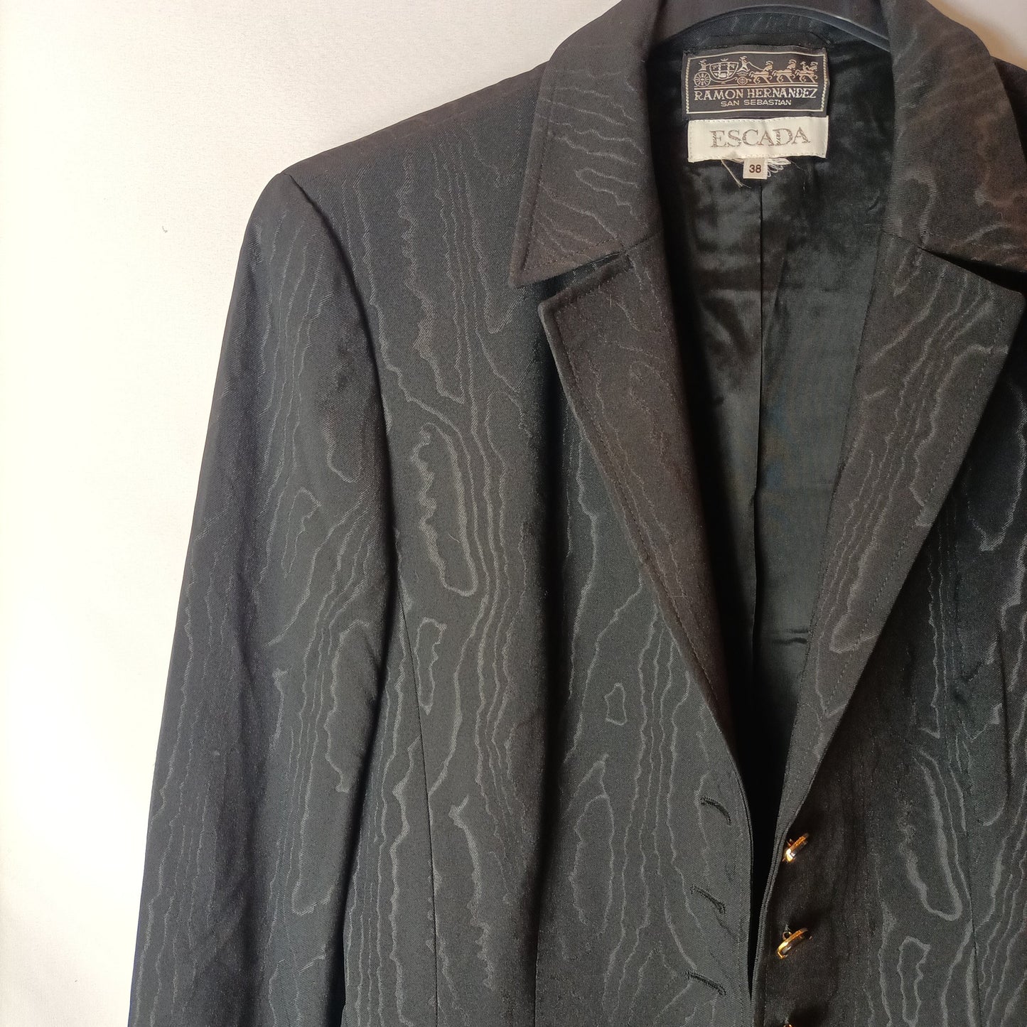 ESCADA. Black printed blazer. T 38