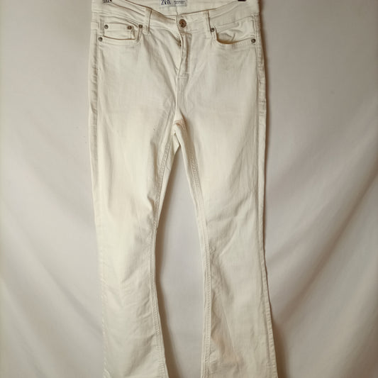 ZARA. White flared trousers. Size 34