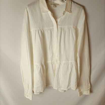 ESPRIT. Off-white ruffled blouse. TM